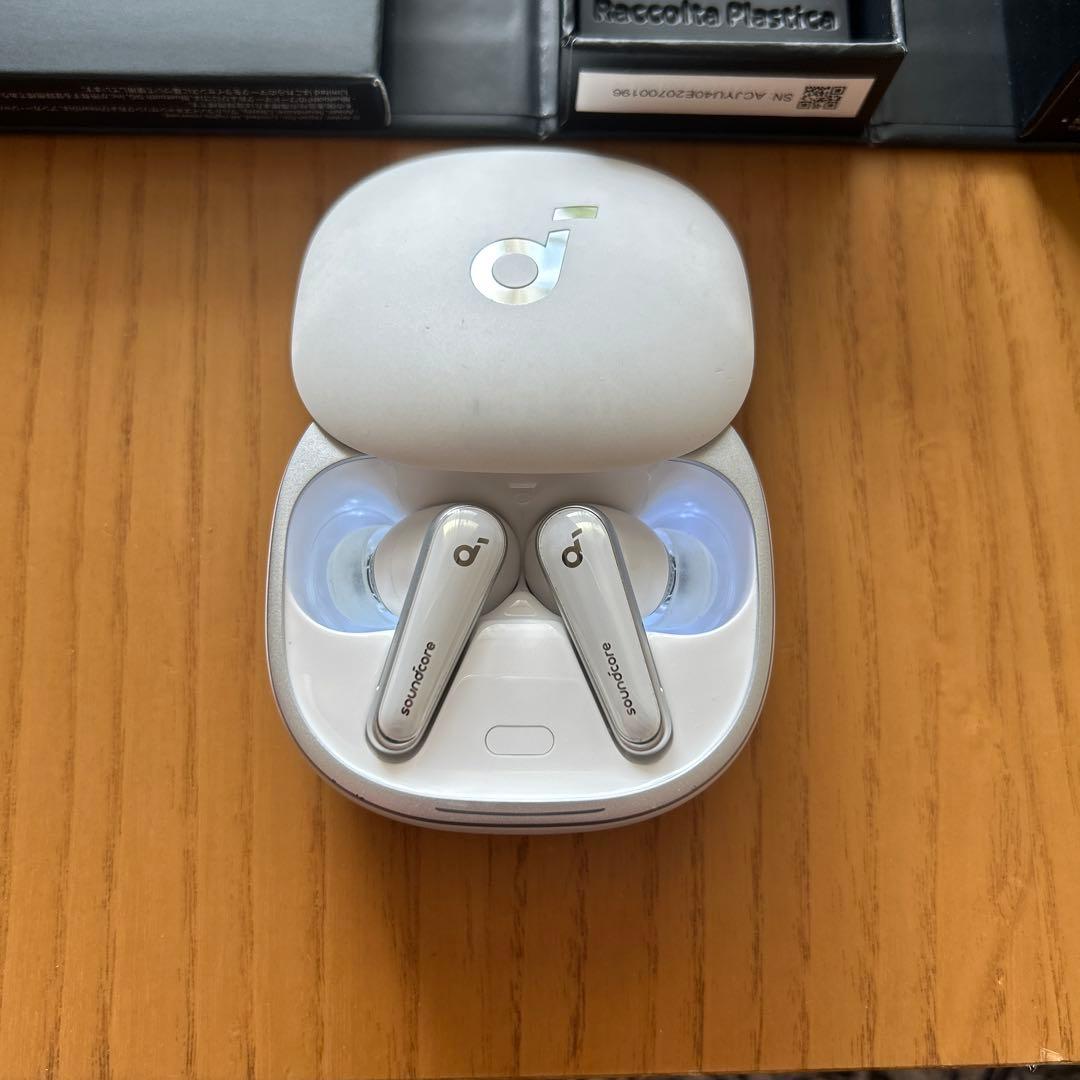 Soundcore 77 ワイヤレスイヤホン ホワイト　右耳やや異常あり
