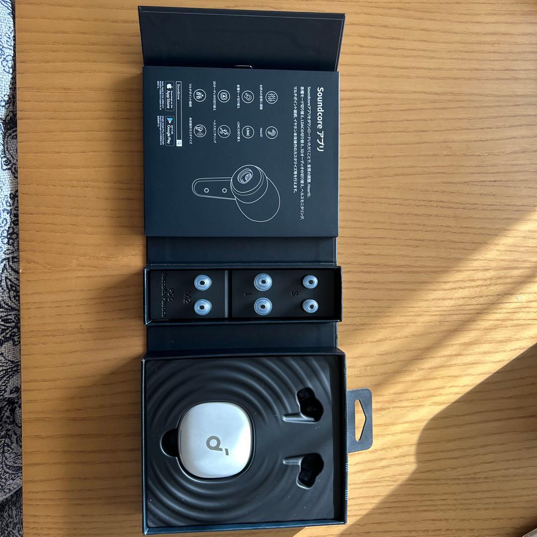 Soundcore 77 ワイヤレスイヤホン ホワイト　右耳やや異常あり