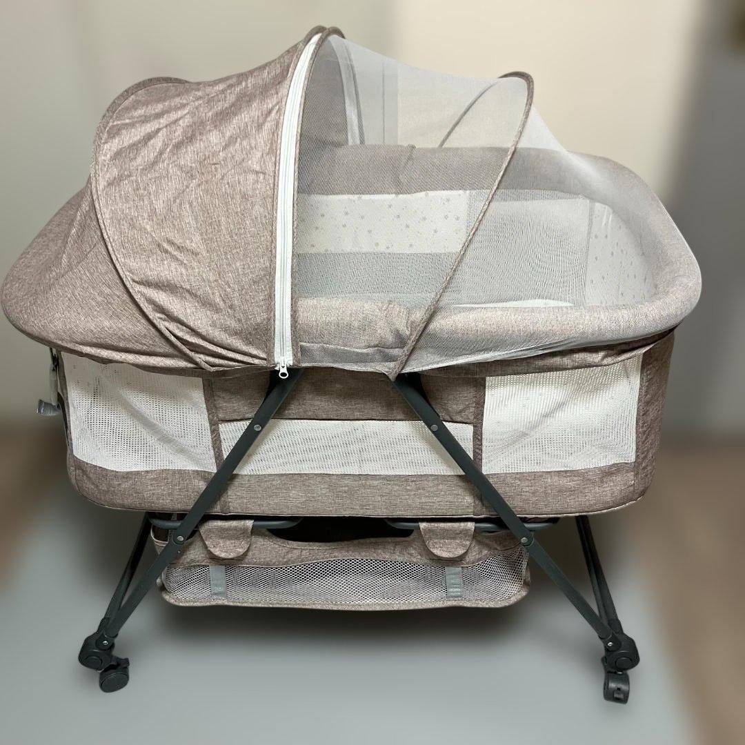 ベビーベッド 折りたたみ式　キャスター付き　メッシュカバー付き　リクライニング