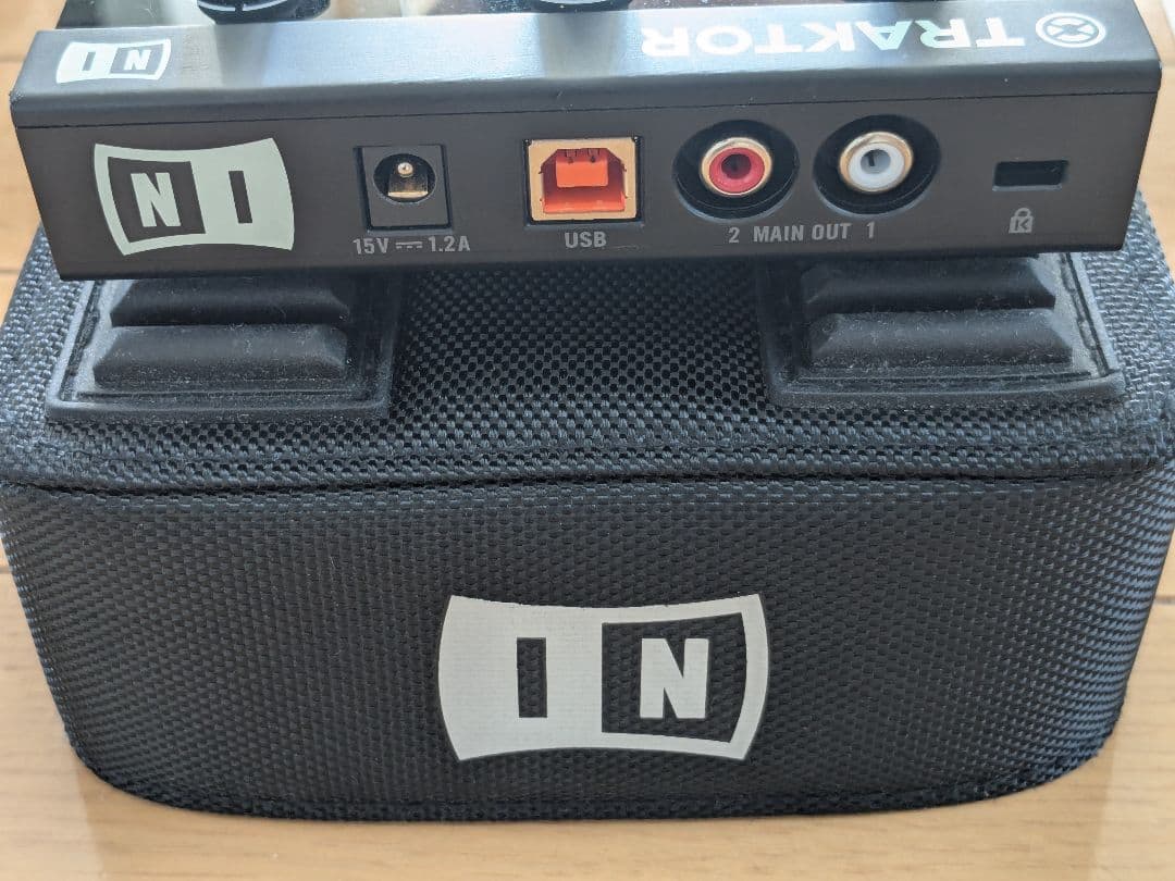 TRAKTOR KONTROL Z1 DJコントローラー