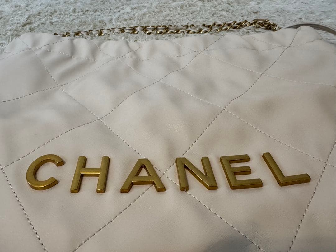 CHANEL ホワイト キルティングバッグ