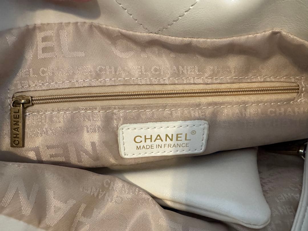 CHANEL ホワイト キルティングバッグ