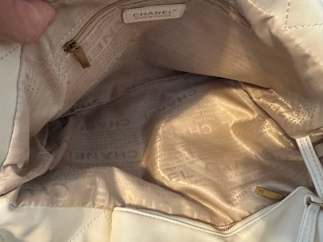 CHANEL ホワイト キルティングバッグ