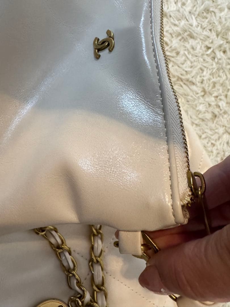 CHANEL ホワイト キルティングバッグ