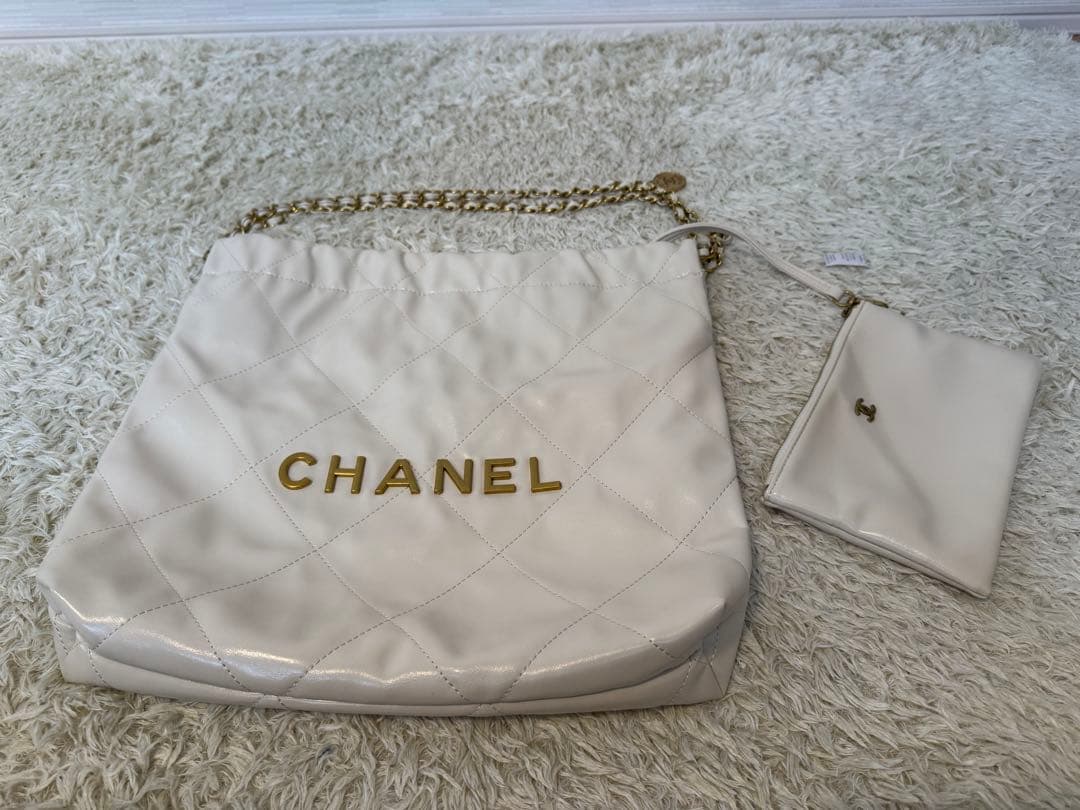 CHANEL ホワイト キルティングバッグ