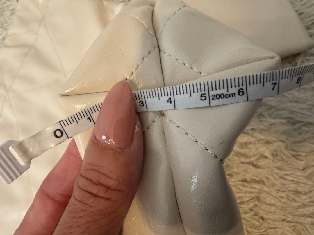 CHANEL ホワイト キルティングバッグ