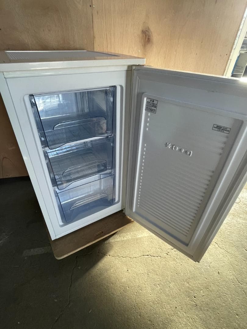 アイリスオーヤマ　冷凍庫　60L　IUSD-6A-W　2020年製