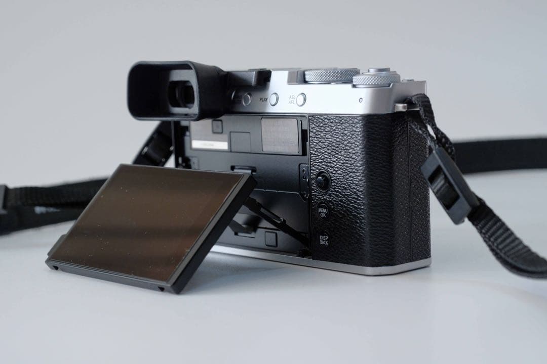 【美品/使用少】X-E4撮影2779枚★バッテリー3個★調整ファインダーフード付