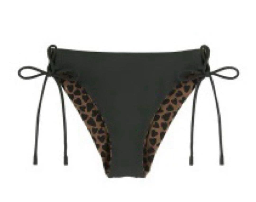 【完売品入手困難】ALEXIASTAM Love actually