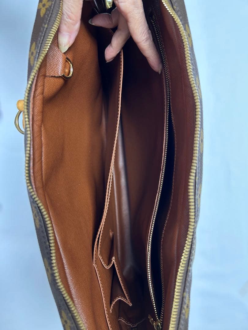 LOUIS VUITTON モノグラム ポルトドキュマン ヴォワヤージュ