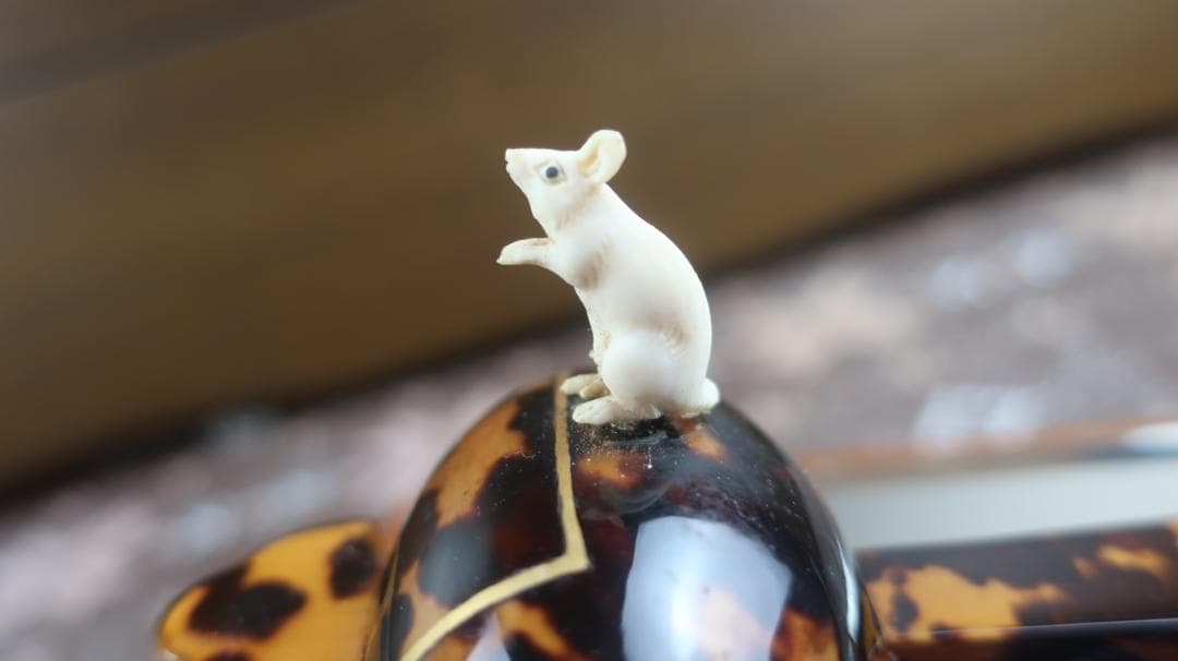 麻生 鼈甲製　打ち出の小槌　置物　ガラスケース付　縁起物　コレクション