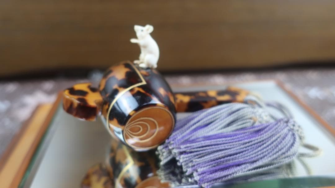 麻生 鼈甲製　打ち出の小槌　置物　ガラスケース付　縁起物　コレクション