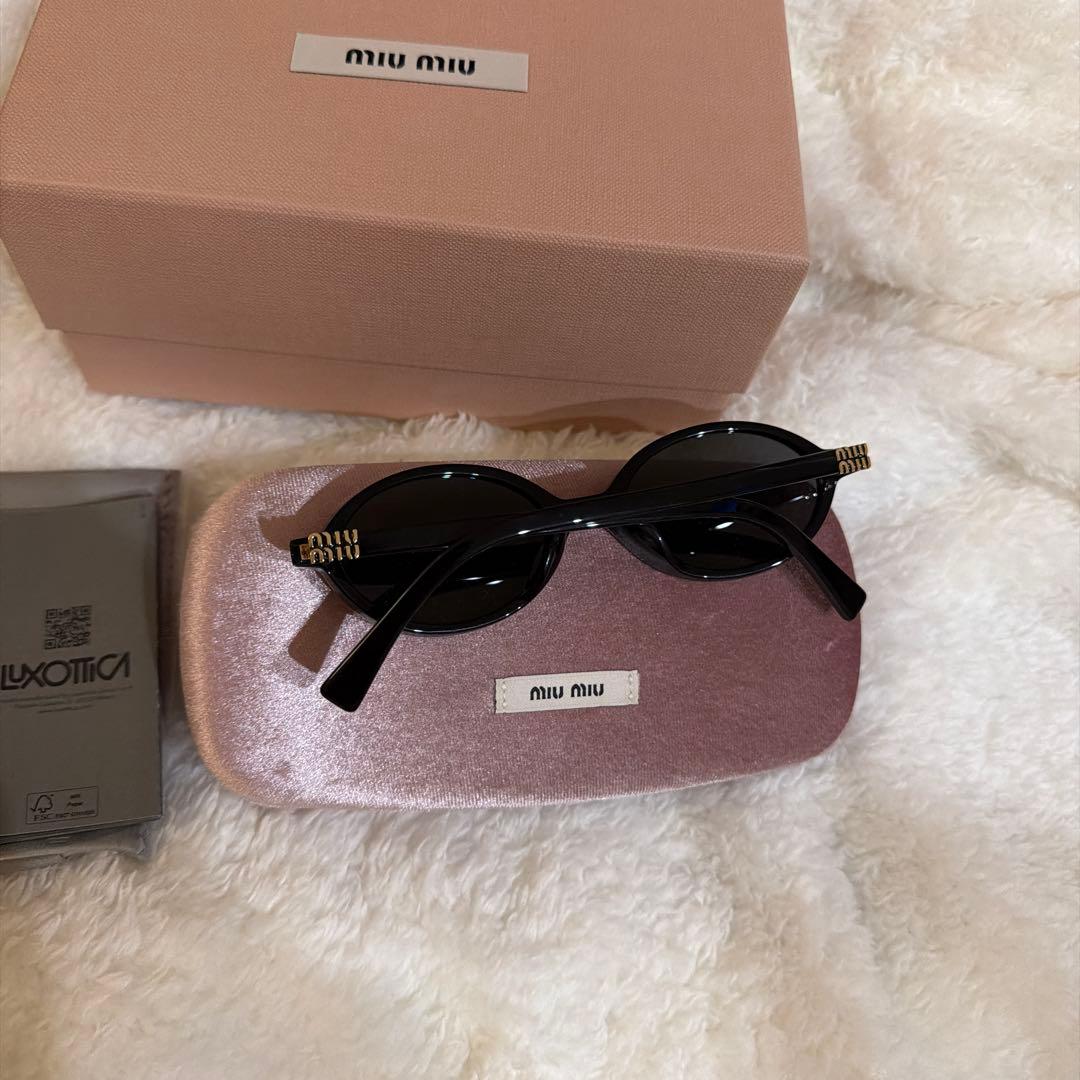 miu miu オーバル　ブラック サングラス