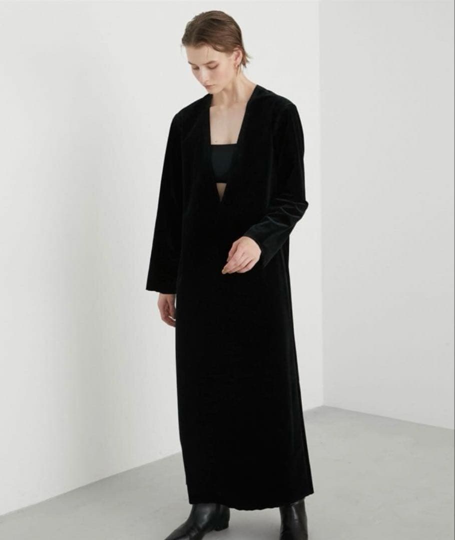 【LA PEAU DE GEM】 ベロアVネックワンピース BLACK