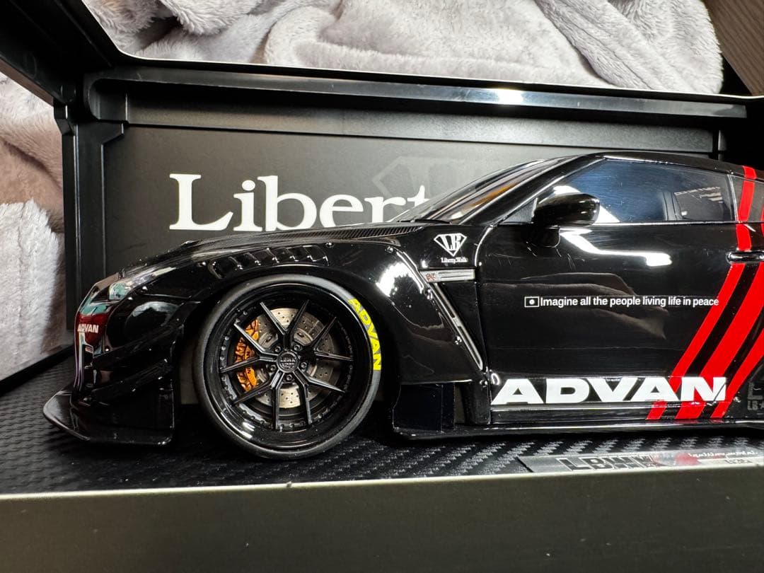 絶版 Nissan GT-R R35 Liberty Walk 1/18