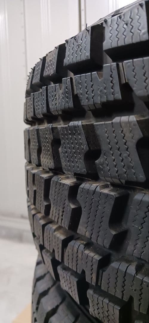 ◆デイトナ16インチホイール◆グッドイヤー製スタッドレス◆235/60R16◆