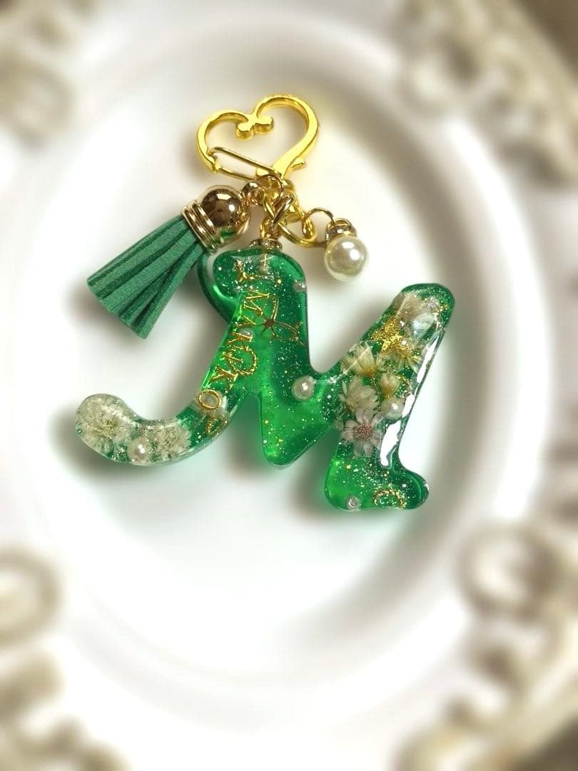 お花のイニシャルキーホルダー♪