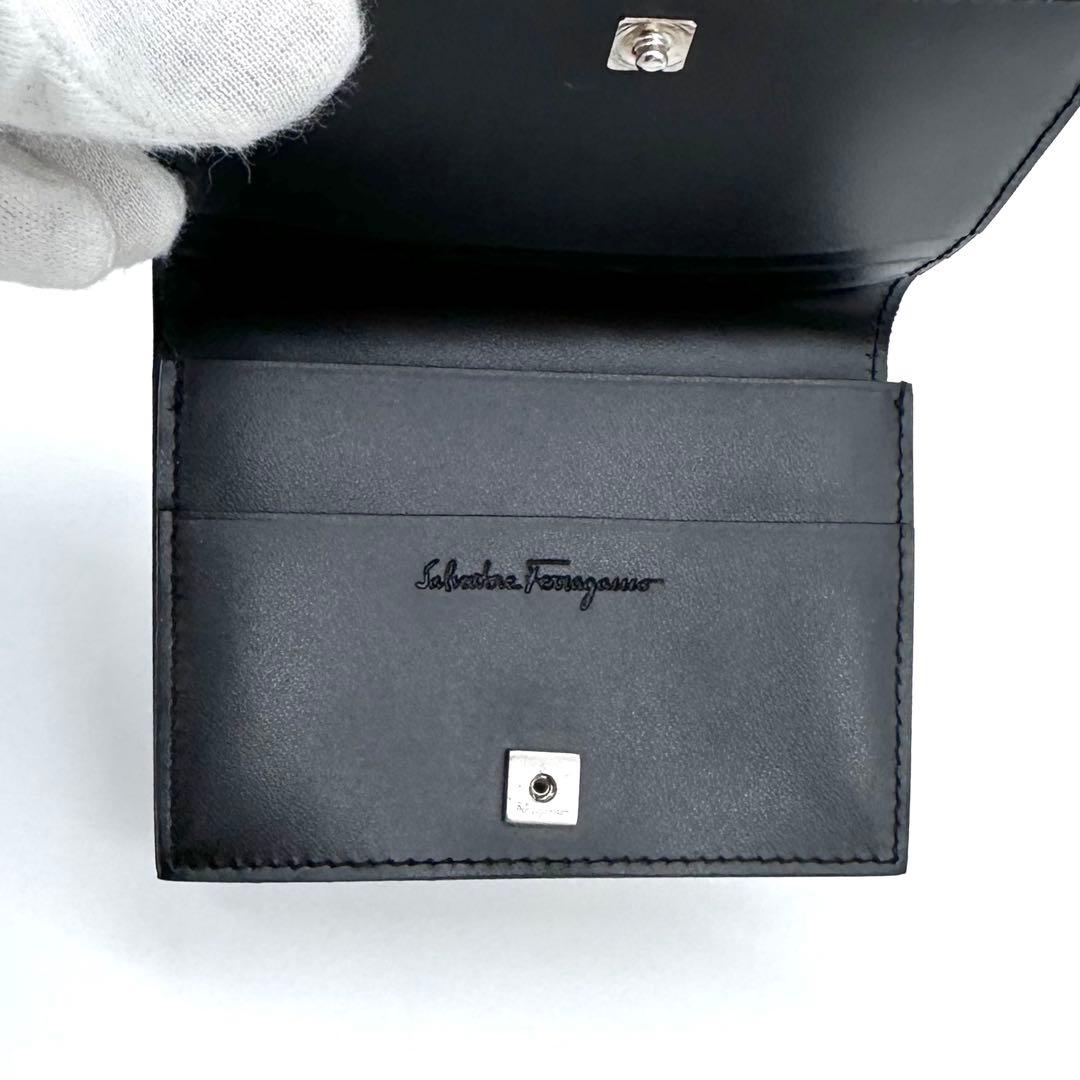美品✨フェラガモ ガンチーニ エンボスレザー 名刺入れ カードケース ブラック
