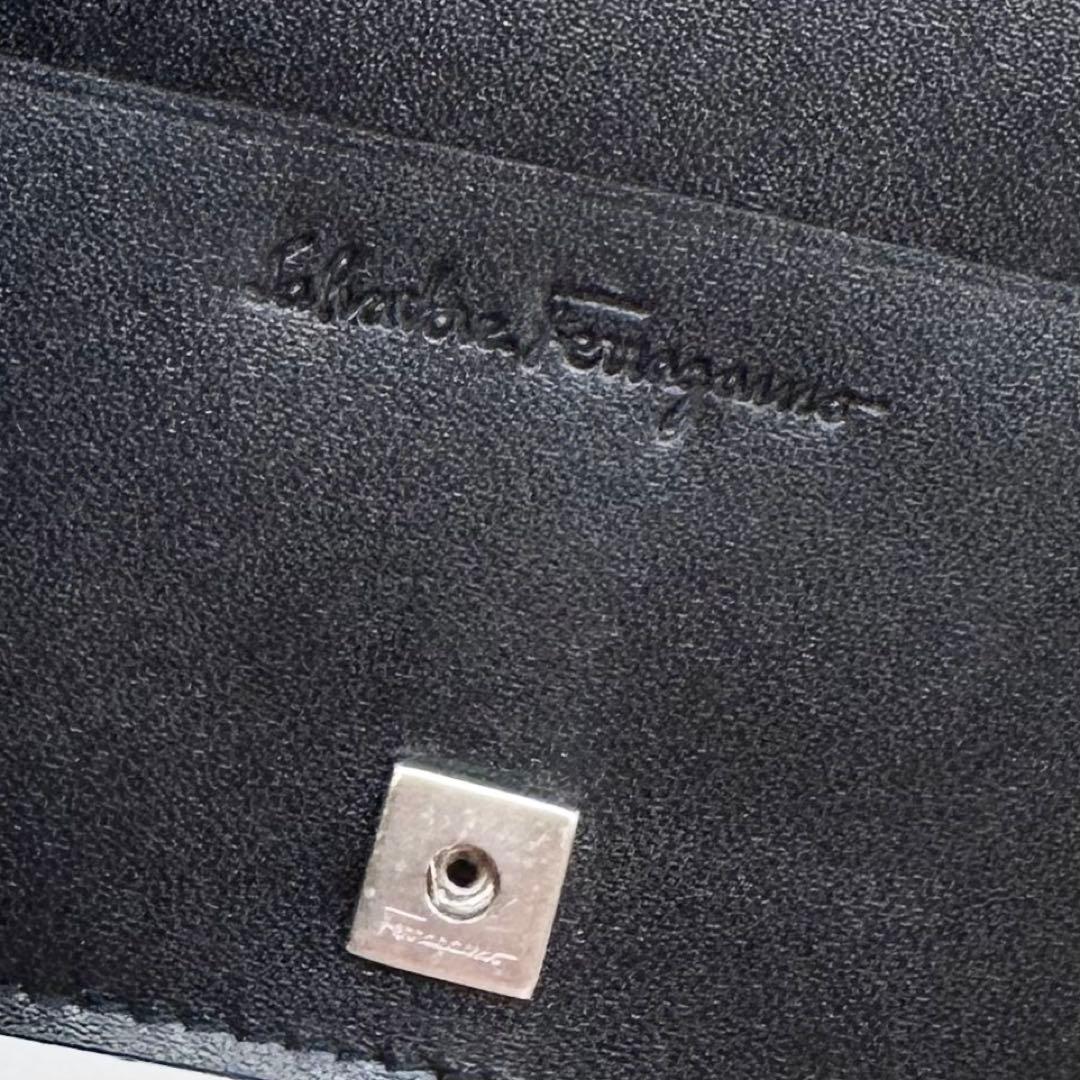 美品✨フェラガモ ガンチーニ エンボスレザー 名刺入れ カードケース ブラック