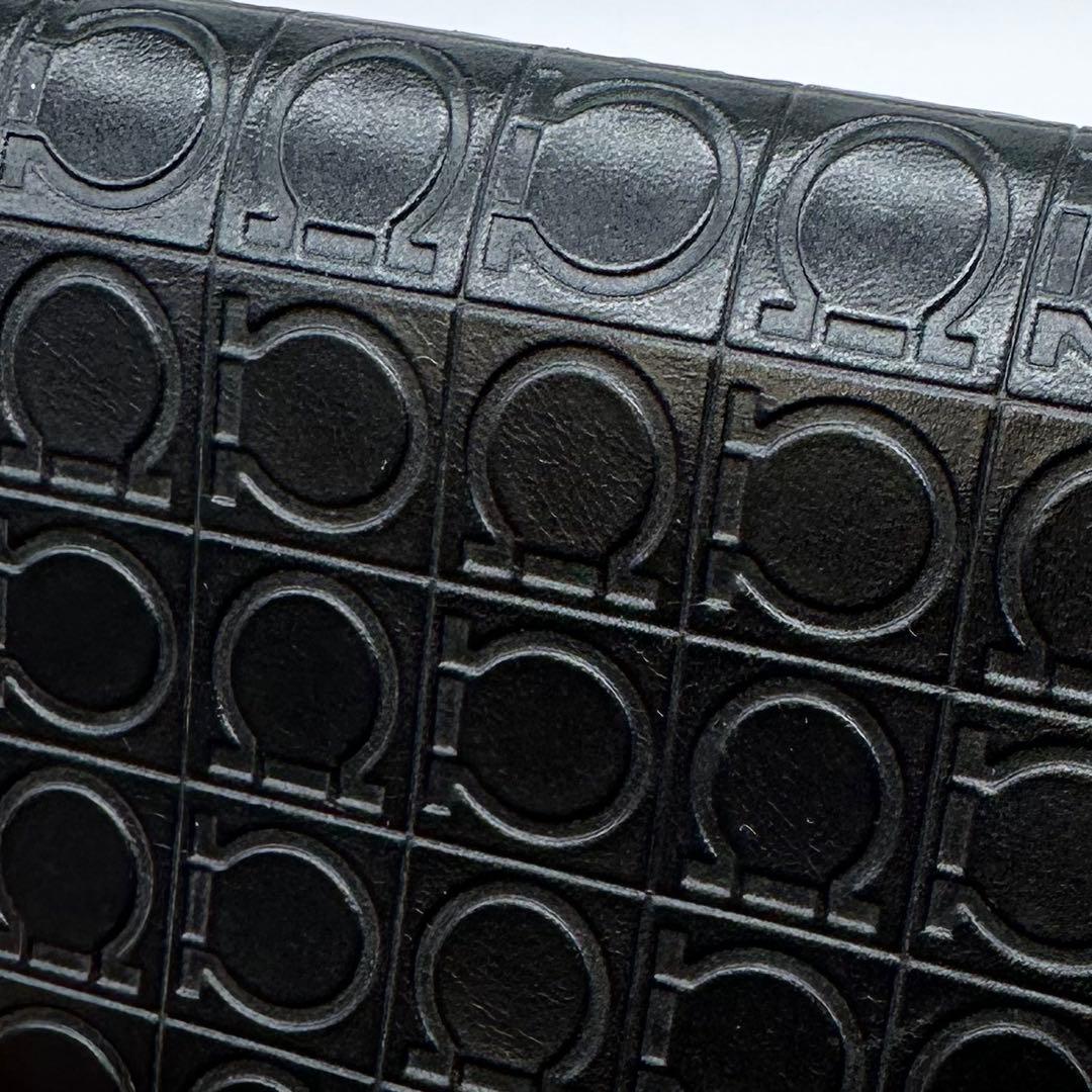 美品✨フェラガモ ガンチーニ エンボスレザー 名刺入れ カードケース ブラック