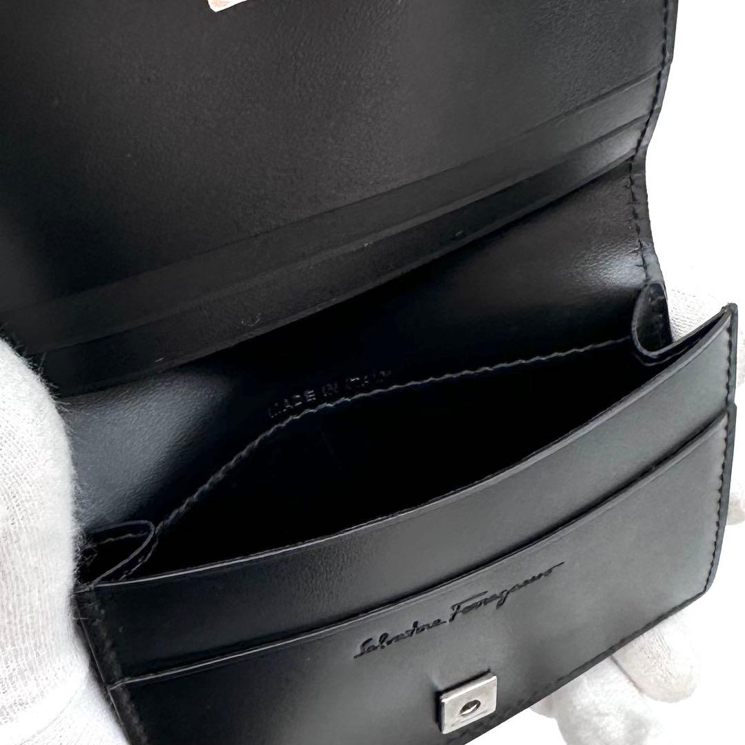 美品✨フェラガモ ガンチーニ エンボスレザー 名刺入れ カードケース ブラック