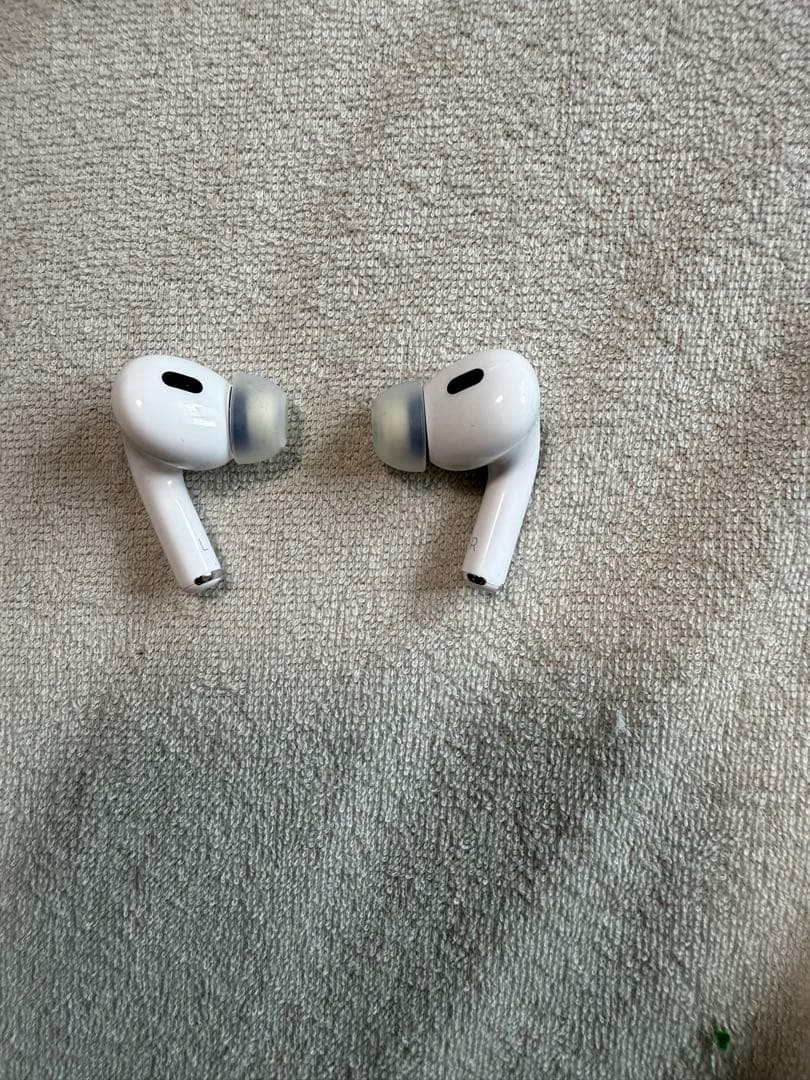 AirPods Pro2 本体 ホワイト 充電ケース付き※イヤーカバー他社製品※