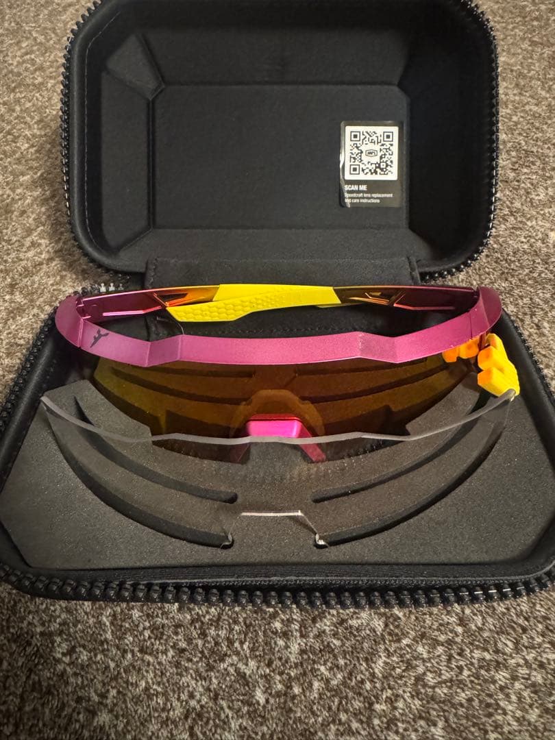 100%サングラスタティスJrモデル