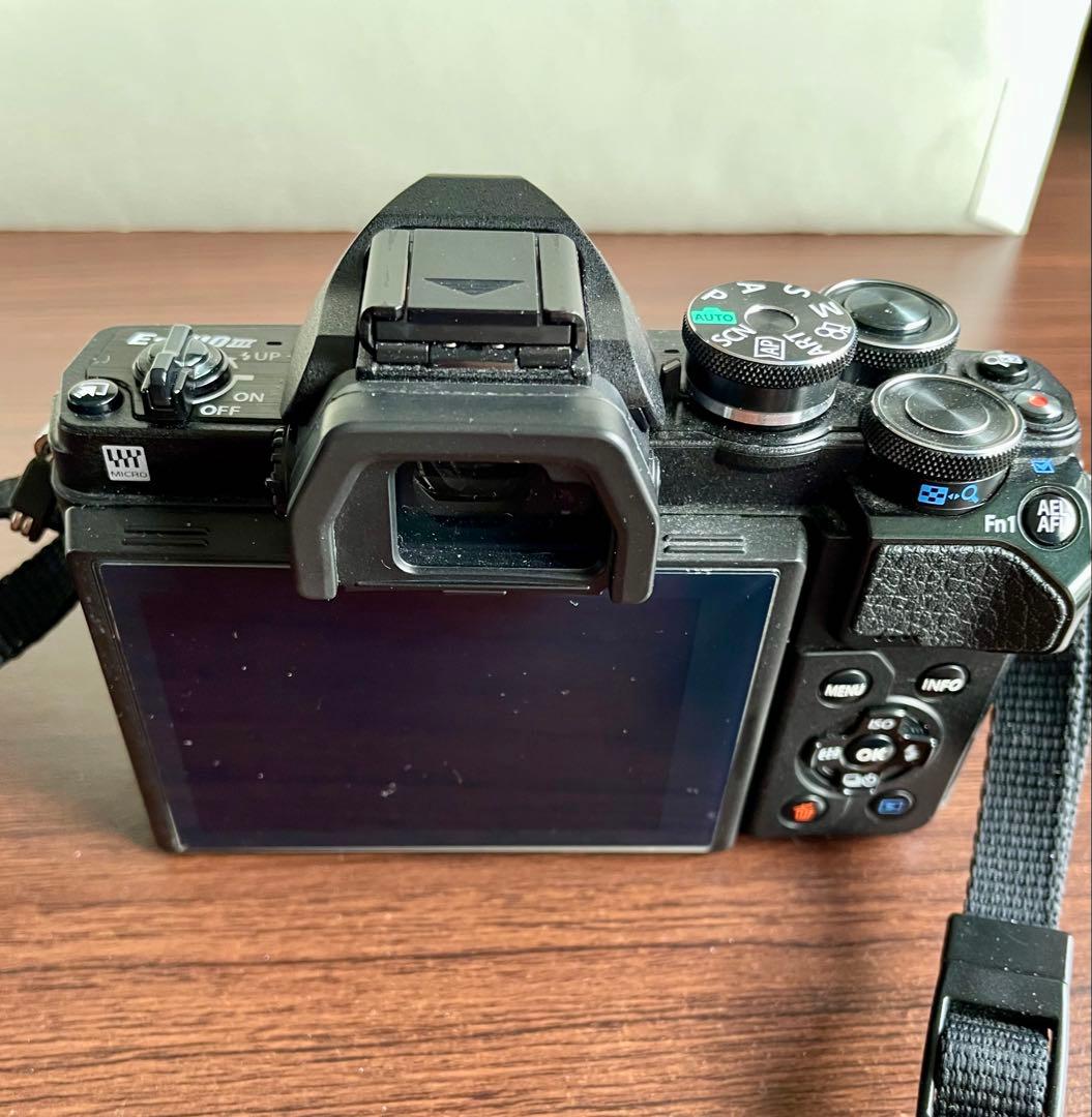 OLYMPUS OM-D E-M10 MarkⅢ 純正パンケーキレンズ