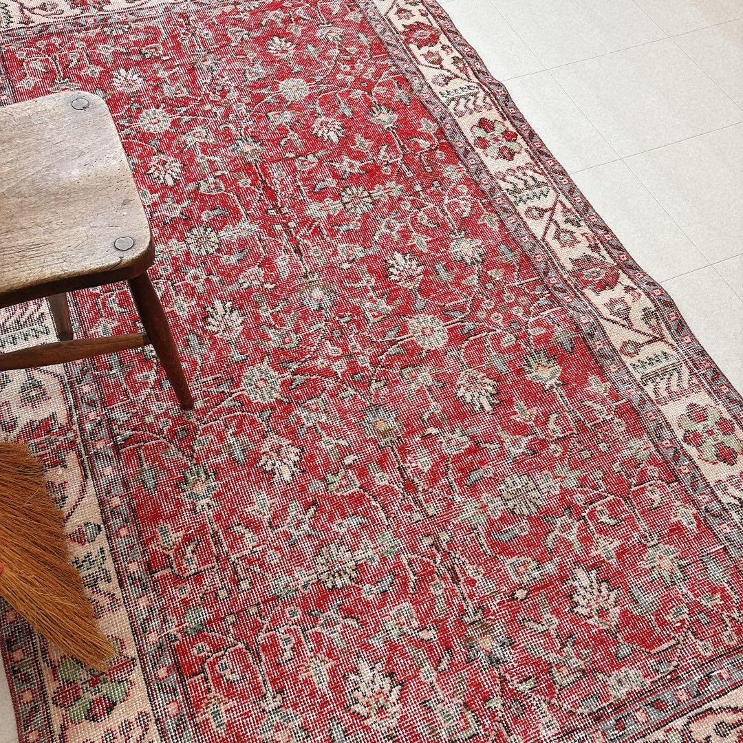 トルコ　ヴィンテージラグ　赤　フローラル