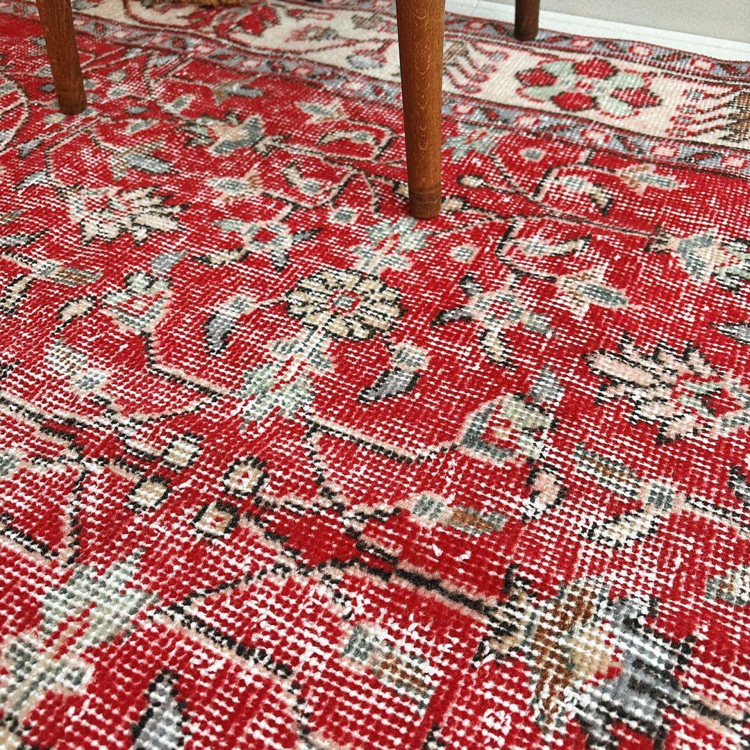 トルコ　ヴィンテージラグ　赤　フローラル