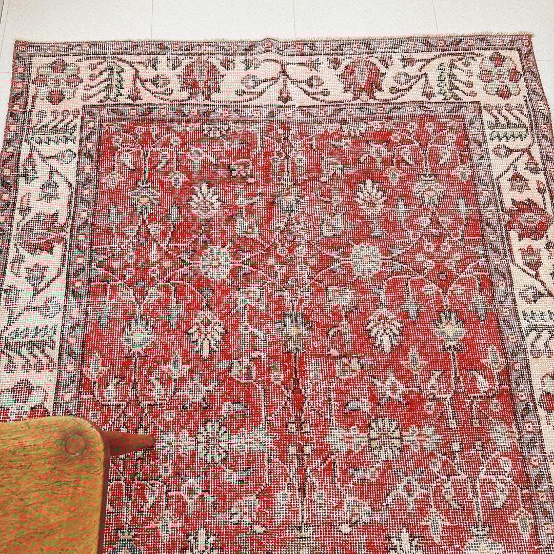 トルコ　ヴィンテージラグ　赤　フローラル