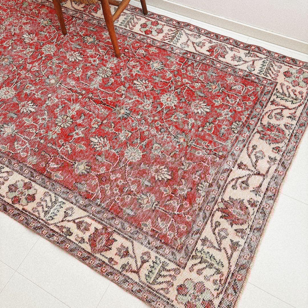 トルコ　ヴィンテージラグ　赤　フローラル