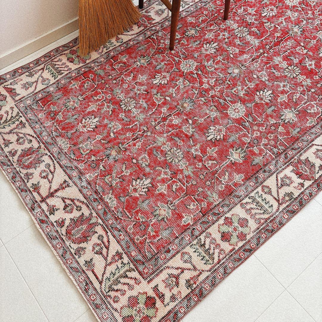 トルコ　ヴィンテージラグ　赤　フローラル