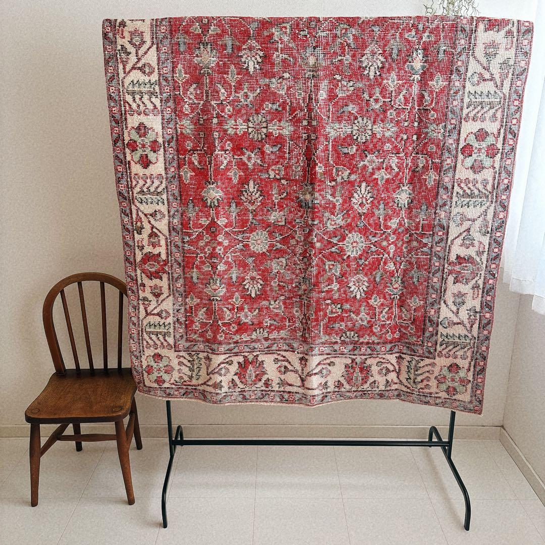 トルコ　ヴィンテージラグ　赤　フローラル