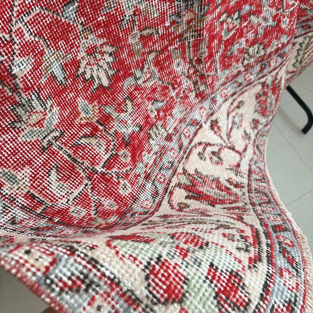 トルコ　ヴィンテージラグ　赤　フローラル