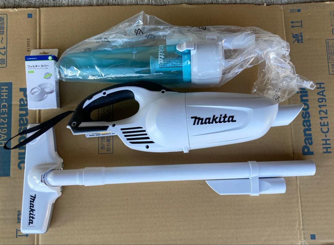 未使用　マキタ　充電式クリーナー　CL141FD サイクロン付き　掃除機