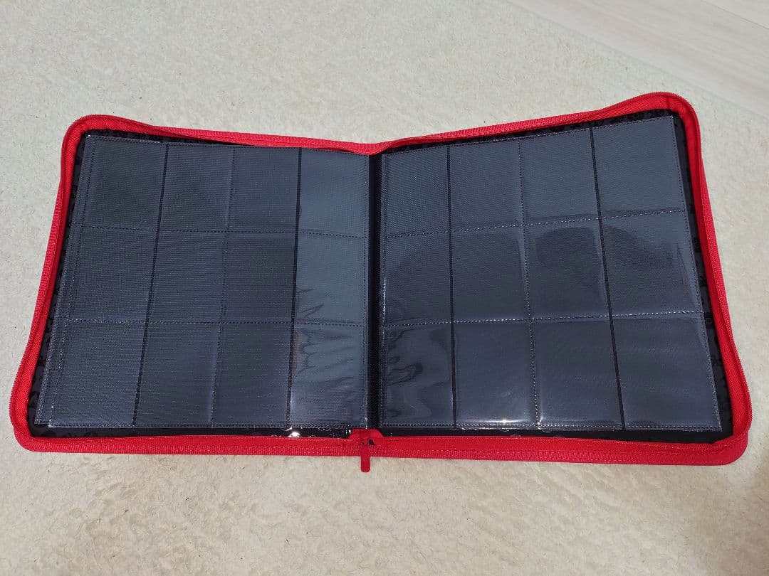 【海外限定】 リザードン 12ポケットジッパー付きバインダー Ultra Pro