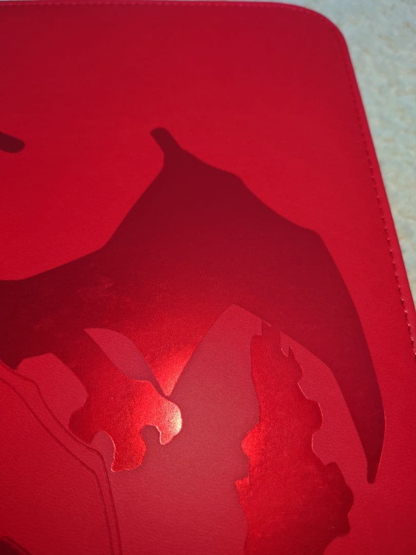 【海外限定】 リザードン 12ポケットジッパー付きバインダー Ultra Pro