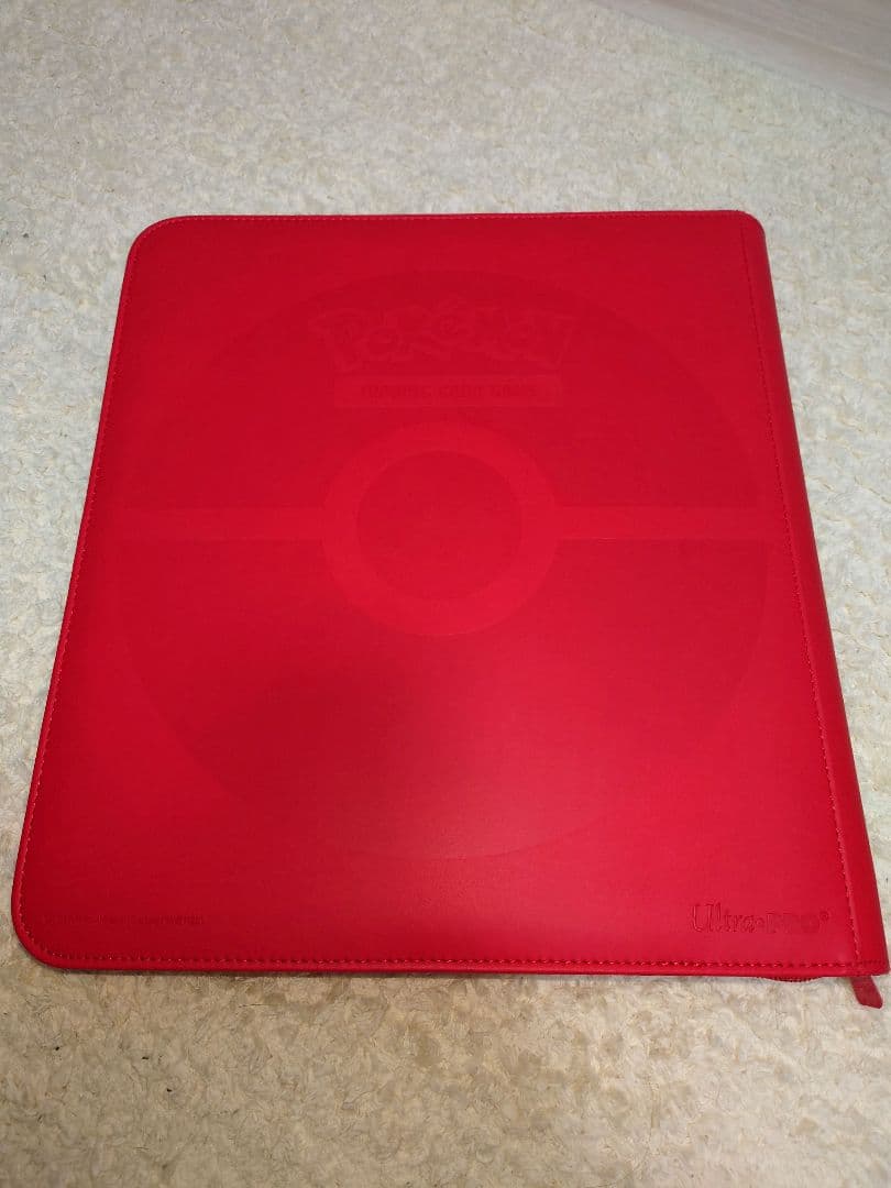 【海外限定】 リザードン 12ポケットジッパー付きバインダー Ultra Pro