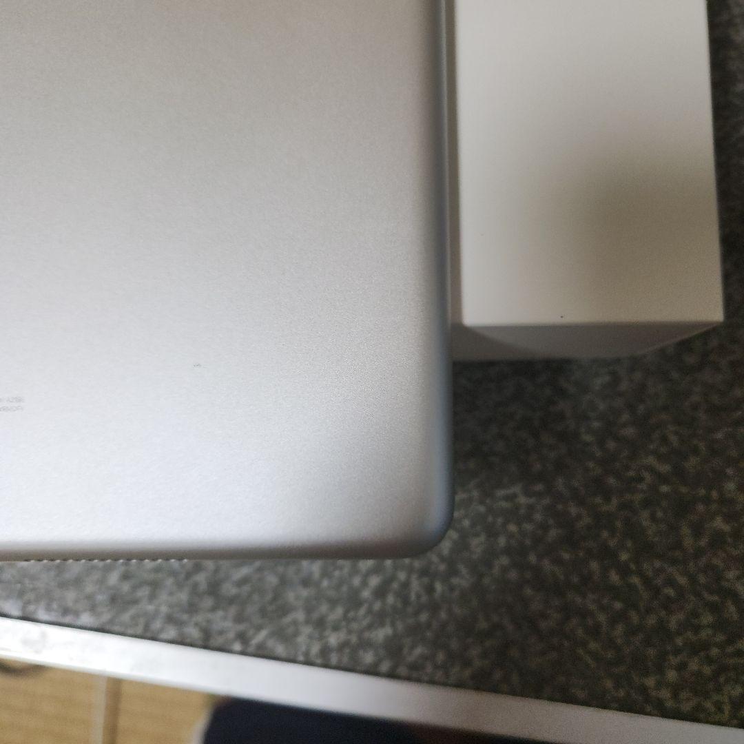 Apple iPad (第7世代) シルバーバッテリー容量95% 32Gb