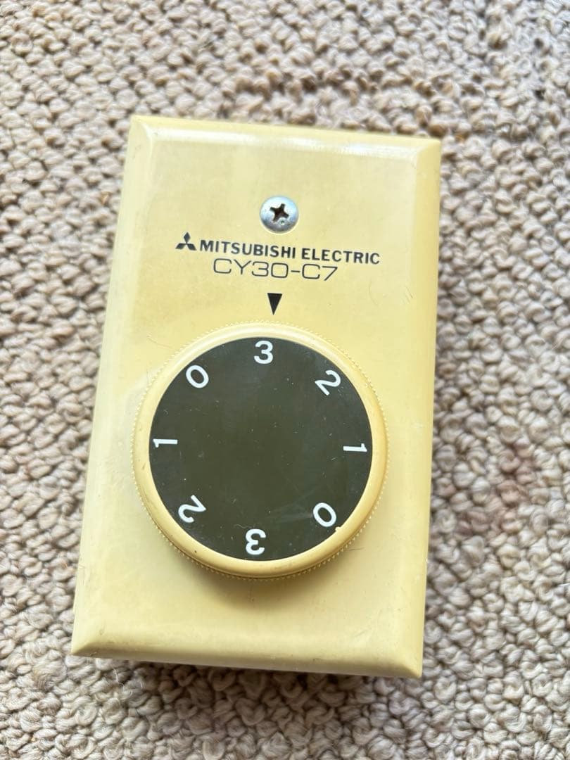 青い3枚羽根の扇風機