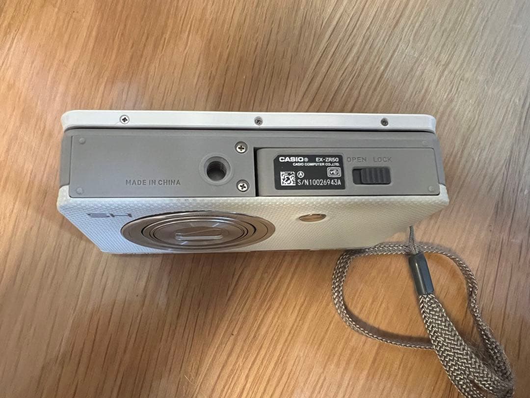 極美品CASIO EXILIM EX-ZR50 白 自撮り Wi-Fi デジカメ