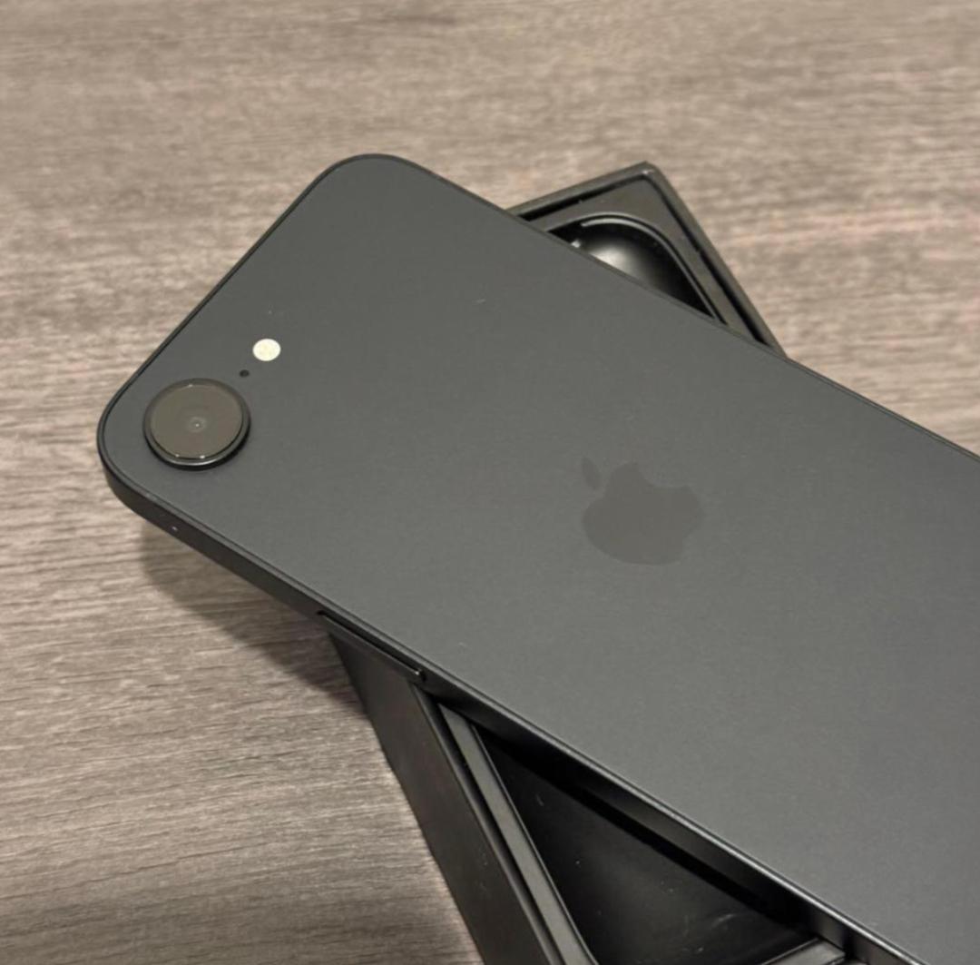 新品同様　iPhone 16e｜128GB｜SIMフリー　送料無料【100％】