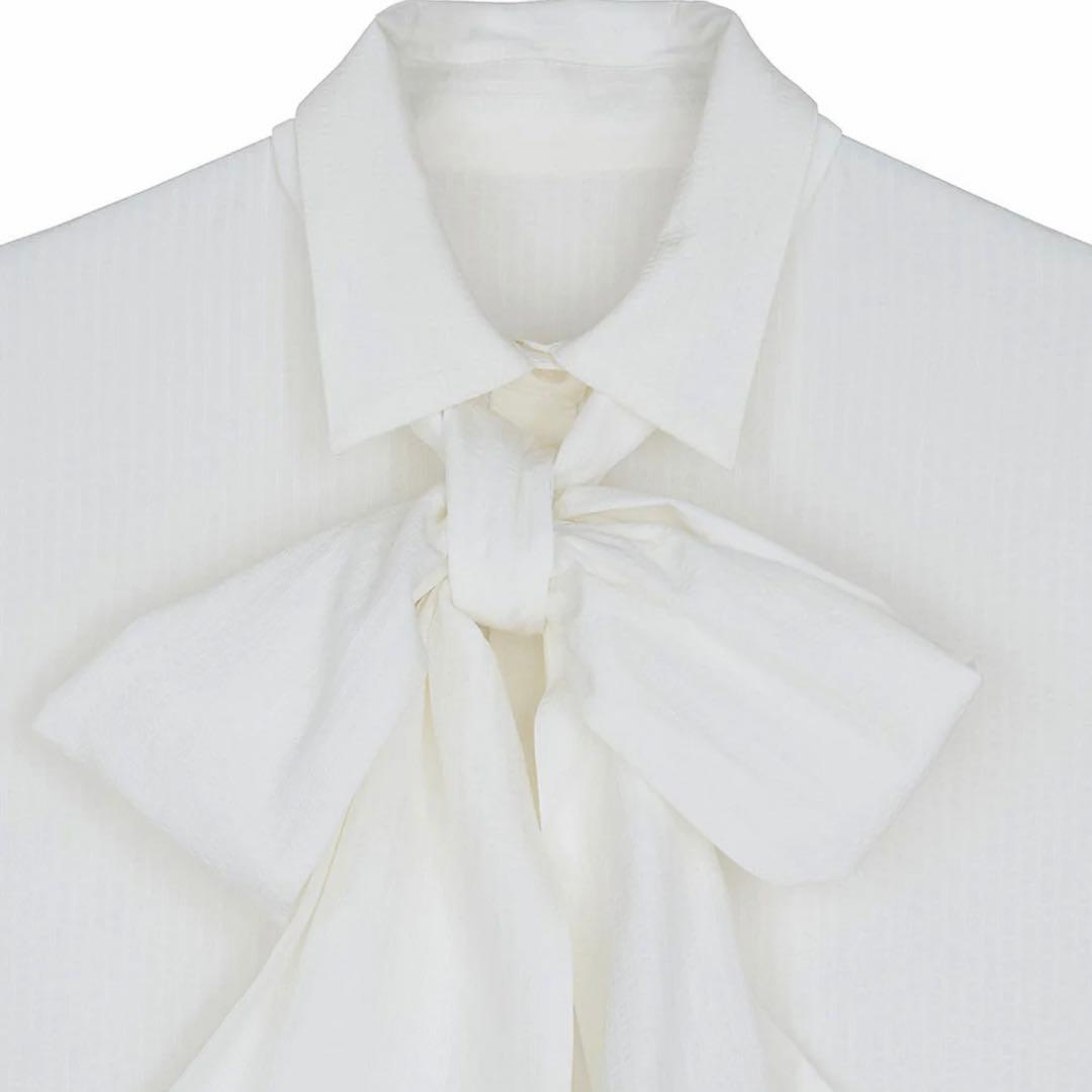 トップス UND UNEVENNESS TIE BLOUSE