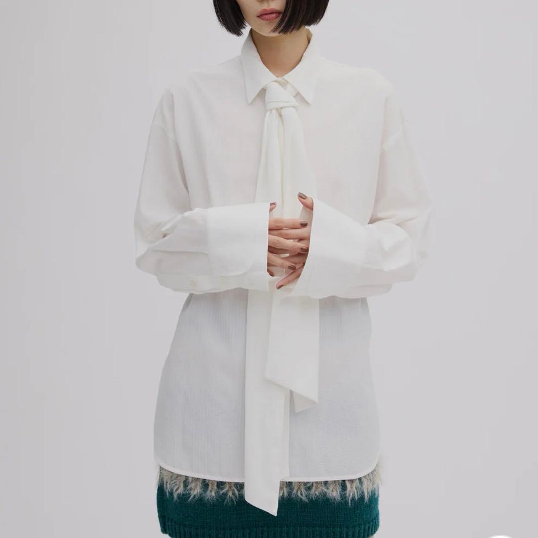 トップス UND UNEVENNESS TIE BLOUSE