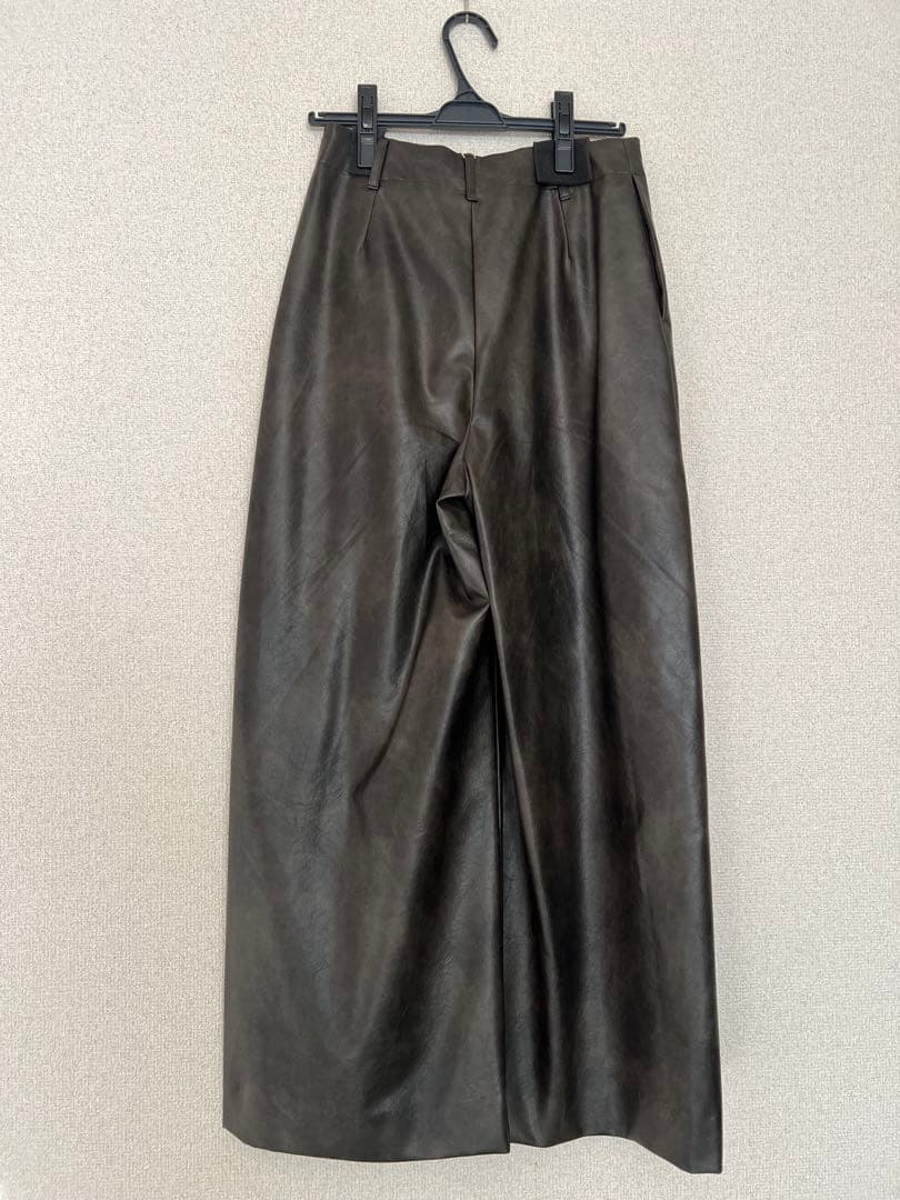 【新品・完売品】カレンソロジー/ヴィンテージフェイクレザーパンツ 36
