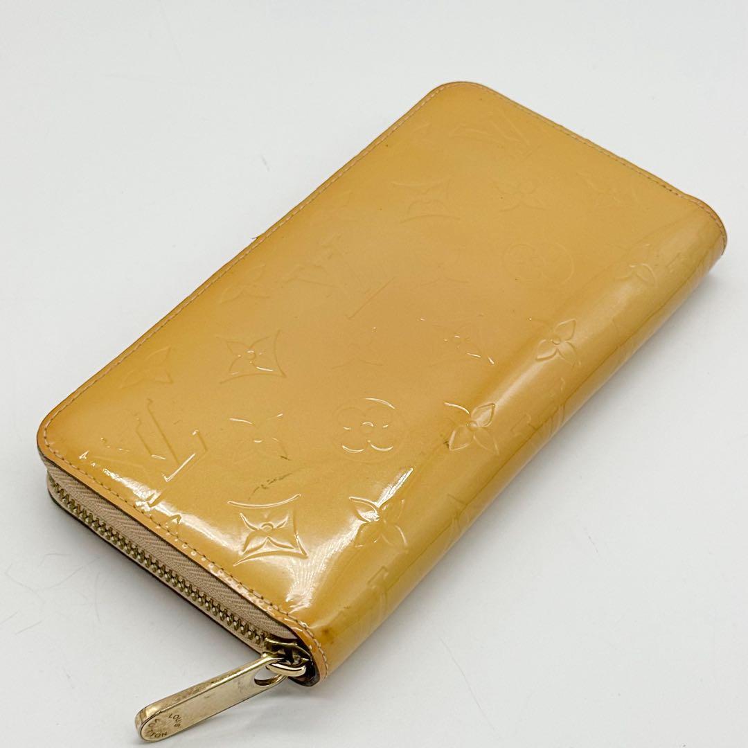 ルイヴィトン ジッピーウォレット ヴェルニ モノグラム イエロー ベージュ