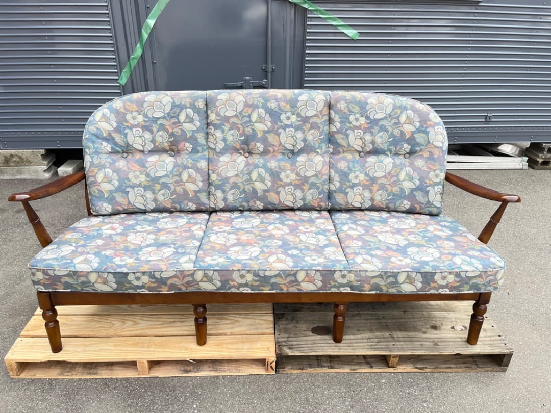 【高級家具】 karimoku（カリモク家具）　コロニアルソファ　3人掛け