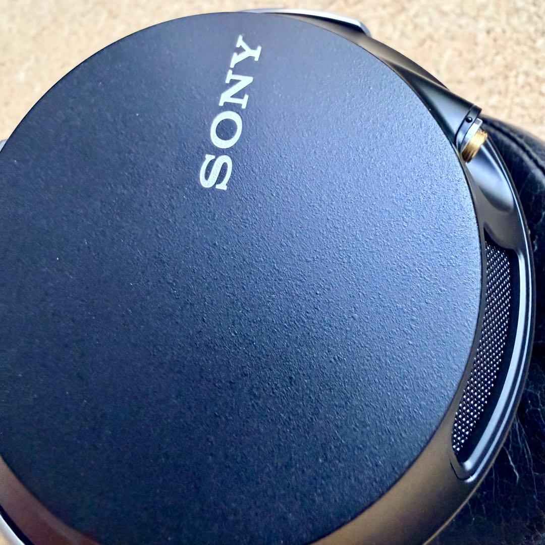 ハイレゾ音源対応のSONY製有線ヘッドホン「MDR-Z7」