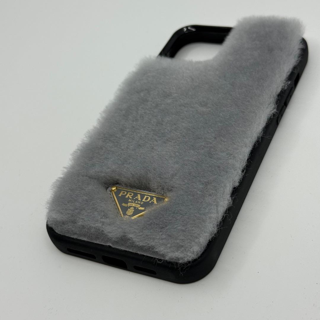 PRADA プラダ iPhoneケース 13Pro Max ロゴ ファー